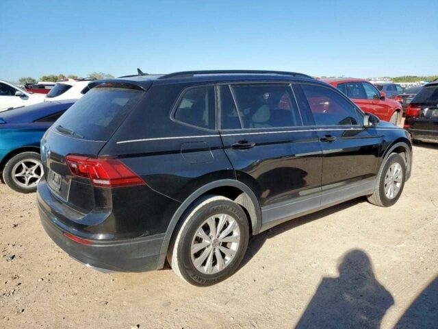 Черный Фольксваген Тигуан, объемом двигателя 0 л и пробегом 88 тыс. км за 4500 $, фото 2 на Automoto.ua