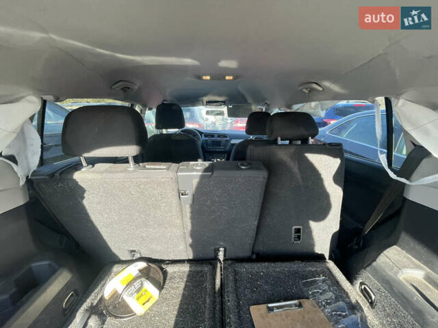 Чорний Фольксваген Тігуан, об'ємом двигуна 2 л та пробігом 79 тис. км за 11500 $, фото 3 на Automoto.ua