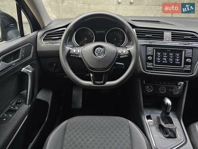 Черный Фольксваген Тигуан, объемом двигателя 2 л и пробегом 106 тыс. км за 18999 $, фото 20 на Automoto.ua