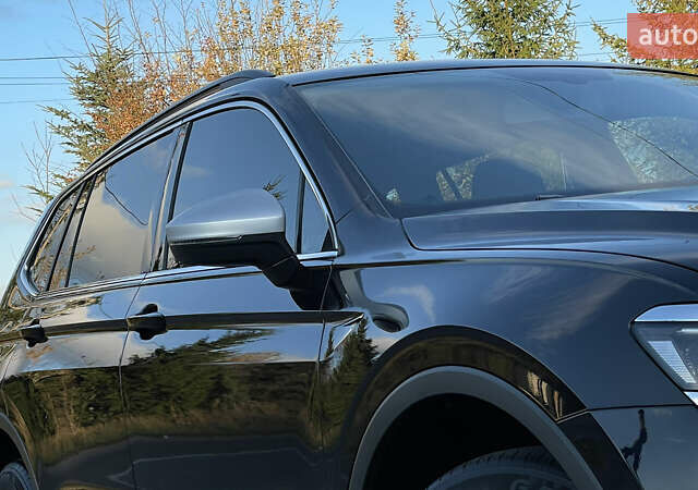 Черный Фольксваген Тигуан, объемом двигателя 2 л и пробегом 170 тыс. км за 18799 $, фото 23 на Automoto.ua