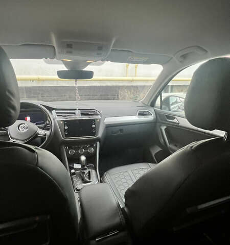 Черный Фольксваген Тигуан, объемом двигателя 1.97 л и пробегом 208 тыс. км за 27500 $, фото 4 на Automoto.ua