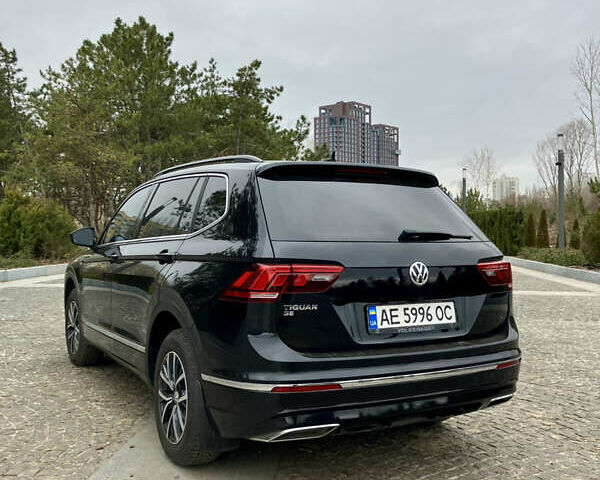 Черный Фольксваген Тигуан, объемом двигателя 1.98 л и пробегом 80 тыс. км за 21900 $, фото 2 на Automoto.ua