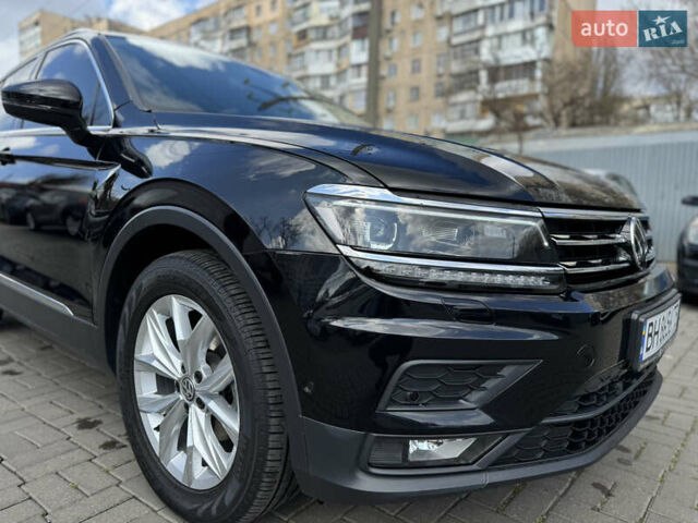 Черный Фольксваген Тигуан, объемом двигателя 1.97 л и пробегом 15 тыс. км за 29990 $, фото 3 на Automoto.ua