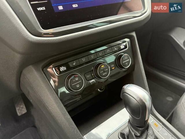 Чорний Фольксваген Тігуан, об'ємом двигуна 2 л та пробігом 228 тис. км за 26900 $, фото 30 на Automoto.ua