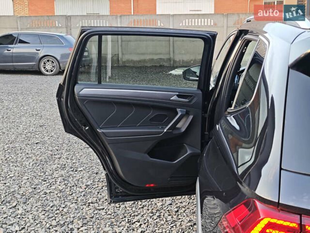 Черный Фольксваген Тигуан, объемом двигателя 2 л и пробегом 177 тыс. км за 32999 $, фото 55 на Automoto.ua