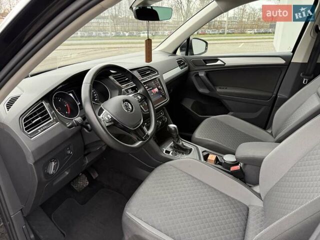 Чорний Фольксваген Тігуан, об'ємом двигуна 2 л та пробігом 228 тис. км за 26900 $, фото 28 на Automoto.ua