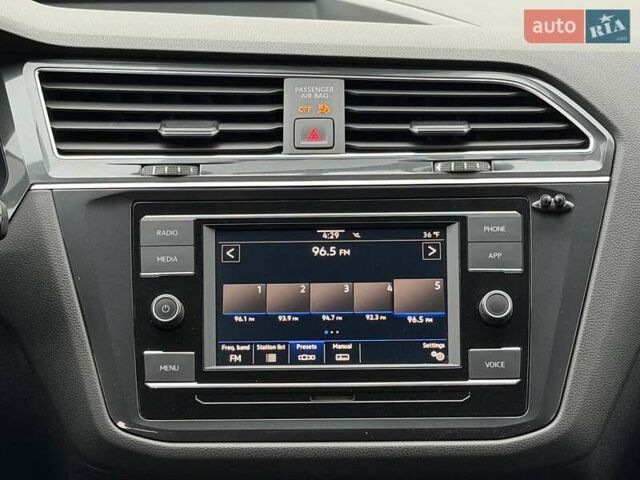 Чорний Фольксваген Тігуан, об'ємом двигуна 2 л та пробігом 129 тис. км за 17500 $, фото 32 на Automoto.ua