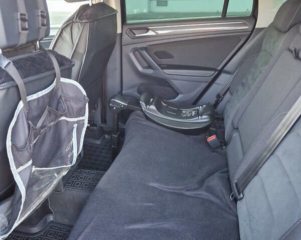 Черный Фольксваген Тигуан, объемом двигателя 1.97 л и пробегом 85 тыс. км за 28800 $, фото 23 на Automoto.ua