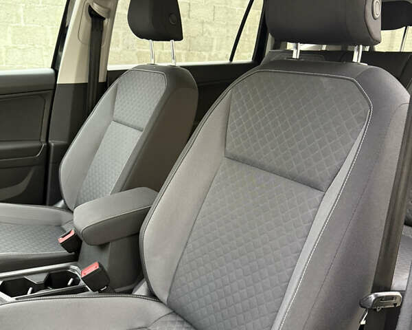 Черный Фольксваген Тигуан, объемом двигателя 1.98 л и пробегом 70 тыс. км за 17400 $, фото 29 на Automoto.ua