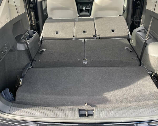 Черный Фольксваген Тигуан, объемом двигателя 2 л и пробегом 153 тыс. км за 17200 $, фото 3 на Automoto.ua