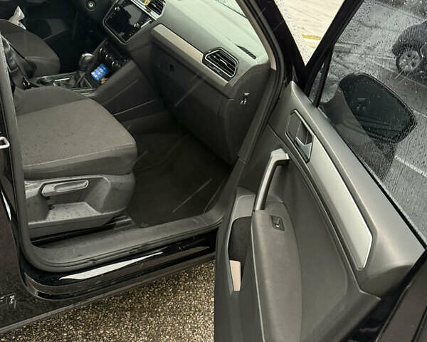 Черный Фольксваген Тигуан, объемом двигателя 1.97 л и пробегом 91 тыс. км за 30000 $, фото 5 на Automoto.ua