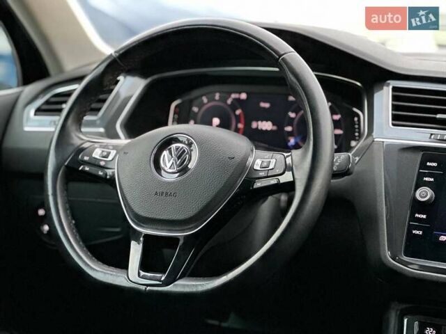 Черный Фольксваген Тигуан, объемом двигателя 2 л и пробегом 81 тыс. км за 19990 $, фото 20 на Automoto.ua