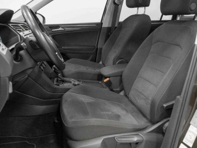 Чорний Фольксваген Тігуан, об'ємом двигуна 0 л та пробігом 82 тис. км за 13600 $, фото 6 на Automoto.ua