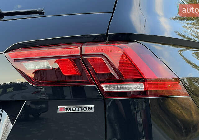 Черный Фольксваген Тигуан, объемом двигателя 2 л и пробегом 170 тыс. км за 18799 $, фото 36 на Automoto.ua