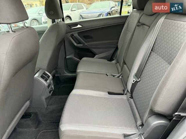 Чорний Фольксваген Тігуан, об'ємом двигуна 2 л та пробігом 129 тис. км за 17500 $, фото 12 на Automoto.ua