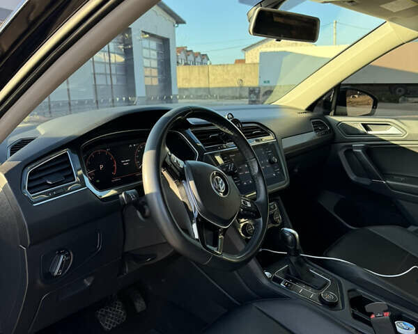 Черный Фольксваген Тигуан, объемом двигателя 2 л и пробегом 160 тыс. км за 21000 $, фото 9 на Automoto.ua