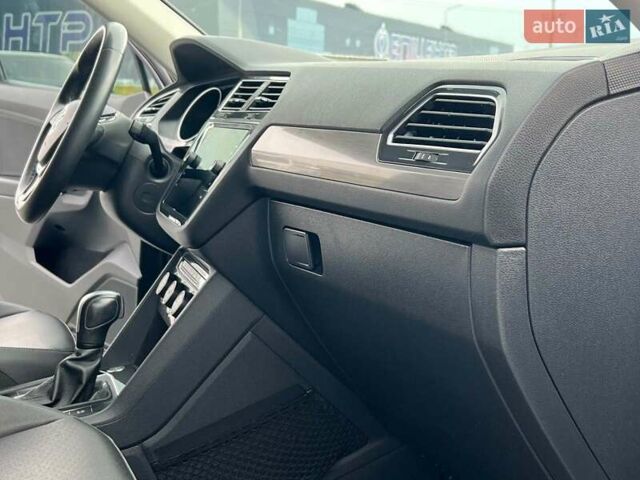 Черный Фольксваген Тигуан, объемом двигателя 2 л и пробегом 168 тыс. км за 17440 $, фото 35 на Automoto.ua