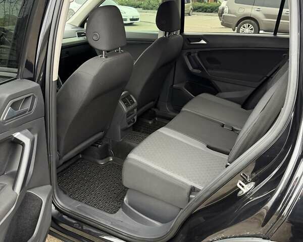 Черный Фольксваген Тигуан, объемом двигателя 2 л и пробегом 55 тыс. км за 21400 $, фото 13 на Automoto.ua