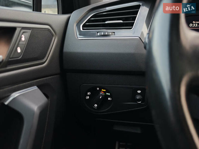 Черный Фольксваген Тигуан, объемом двигателя 2 л и пробегом 177 тыс. км за 32999 $, фото 27 на Automoto.ua