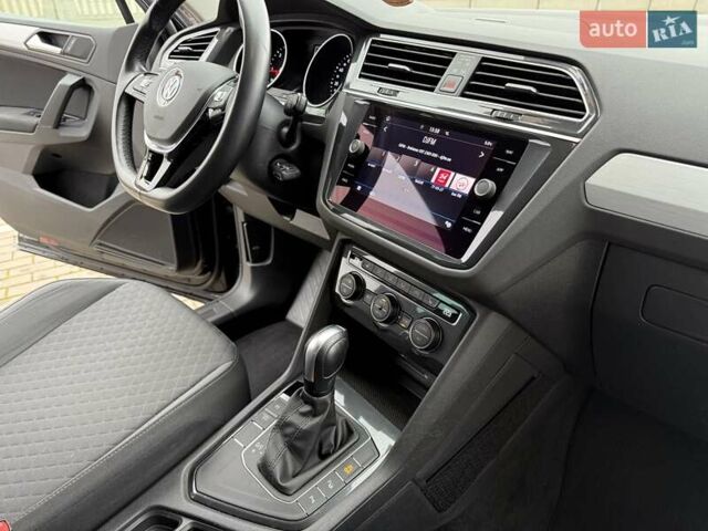Чорний Фольксваген Тігуан, об'ємом двигуна 2 л та пробігом 228 тис. км за 26900 $, фото 46 на Automoto.ua