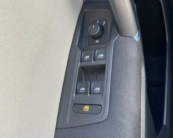 Черный Фольксваген Тигуан, объемом двигателя 2 л и пробегом 153 тыс. км за 17200 $, фото 6 на Automoto.ua