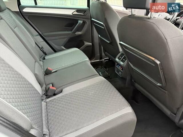 Чорний Фольксваген Тігуан, об'ємом двигуна 2 л та пробігом 228 тис. км за 26900 $, фото 50 на Automoto.ua