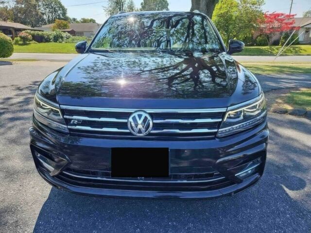 Черный Фольксваген Тигуан, объемом двигателя 2 л и пробегом 30 тыс. км за 19200 $, фото 1 на Automoto.ua