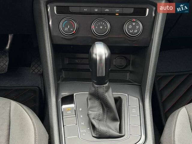 Чорний Фольксваген Тігуан, об'ємом двигуна 2 л та пробігом 129 тис. км за 17500 $, фото 34 на Automoto.ua