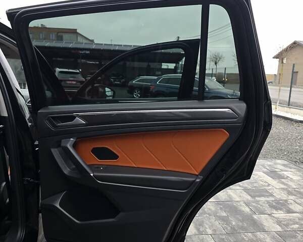 Черный Фольксваген Тигуан, объемом двигателя 2 л и пробегом 199 тыс. км за 31000 $, фото 113 на Automoto.ua