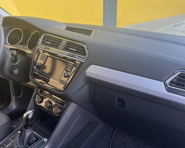 Черный Фольксваген Тигуан, объемом двигателя 2 л и пробегом 48 тыс. км за 20800 $, фото 11 на Automoto.ua