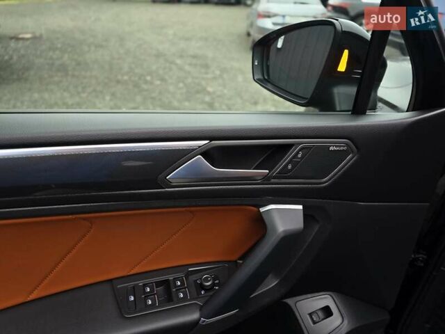 Черный Фольксваген Тигуан, объемом двигателя 2 л и пробегом 199 тыс. км за 31000 $, фото 94 на Automoto.ua