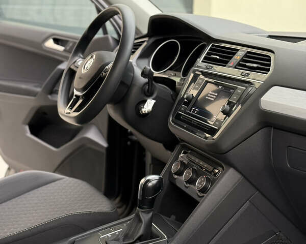 Черный Фольксваген Тигуан, объемом двигателя 1.98 л и пробегом 70 тыс. км за 17400 $, фото 31 на Automoto.ua