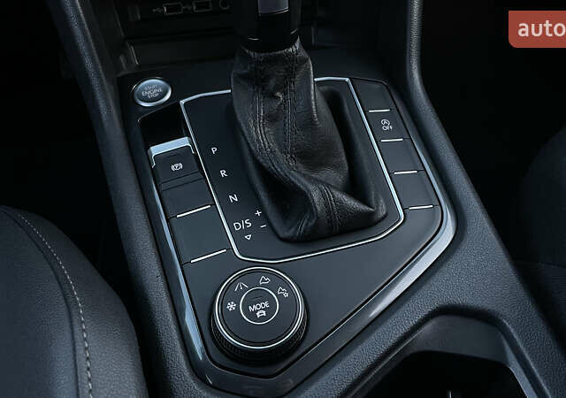 Черный Фольксваген Тигуан, объемом двигателя 2 л и пробегом 170 тыс. км за 18799 $, фото 91 на Automoto.ua