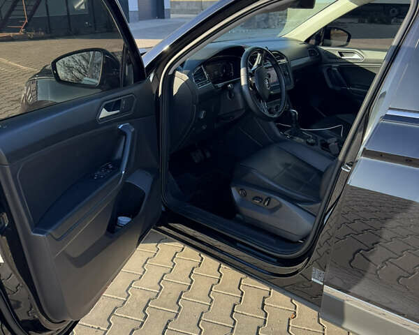 Черный Фольксваген Тигуан, объемом двигателя 2 л и пробегом 160 тыс. км за 21000 $, фото 7 на Automoto.ua