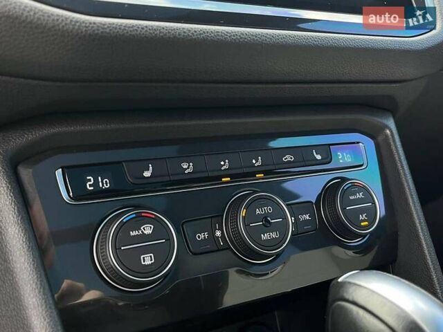 Черный Фольксваген Тигуан, объемом двигателя 2 л и пробегом 53 тыс. км за 24590 $, фото 21 на Automoto.ua