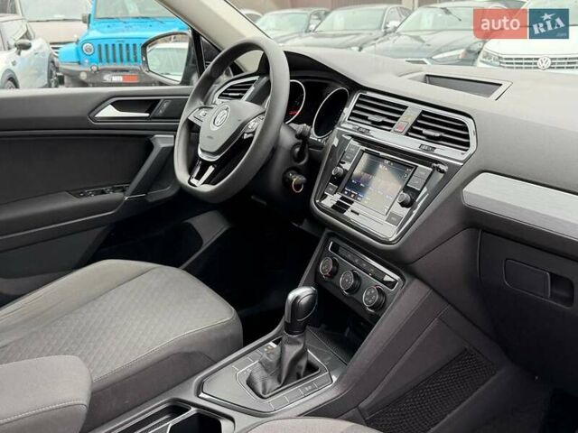 Чорний Фольксваген Тігуан, об'ємом двигуна 2 л та пробігом 129 тис. км за 17500 $, фото 25 на Automoto.ua