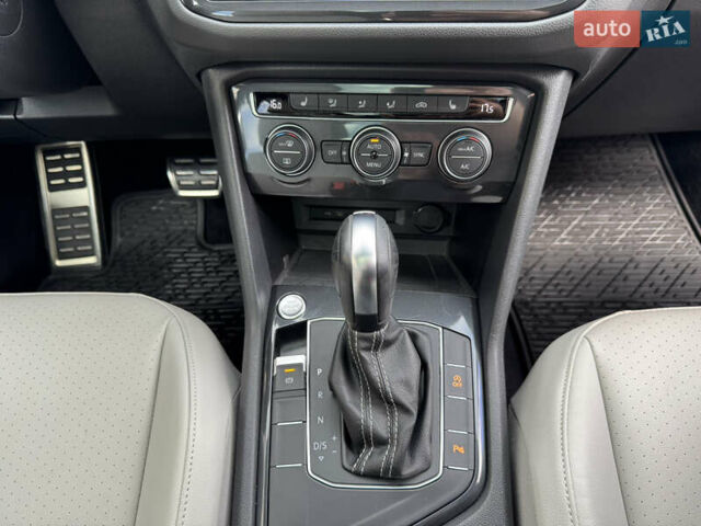 Черный Фольксваген Тигуан, объемом двигателя 2 л и пробегом 93 тыс. км за 23000 $, фото 28 на Automoto.ua