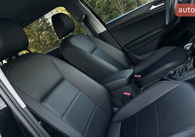 Черный Фольксваген Тигуан, объемом двигателя 2 л и пробегом 170 тыс. км за 18799 $, фото 79 на Automoto.ua