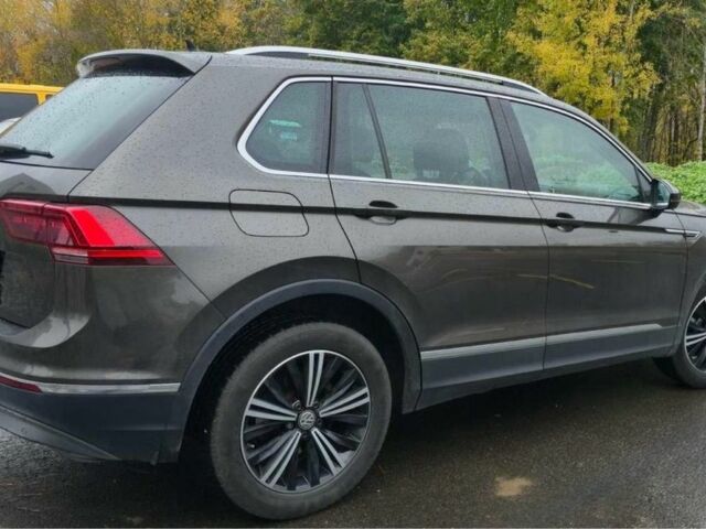 Чорний Фольксваген Тігуан, об'ємом двигуна 0 л та пробігом 82 тис. км за 13600 $, фото 5 на Automoto.ua