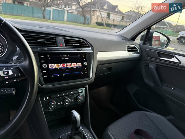 Черный Фольксваген Тигуан, объемом двигателя 1.98 л и пробегом 187 тыс. км за 23100 $, фото 25 на Automoto.ua