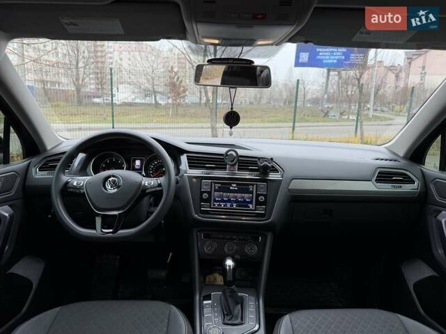 Черный Фольксваген Тигуан, объемом двигателя 2 л и пробегом 55 тыс. км за 21400 $, фото 12 на Automoto.ua