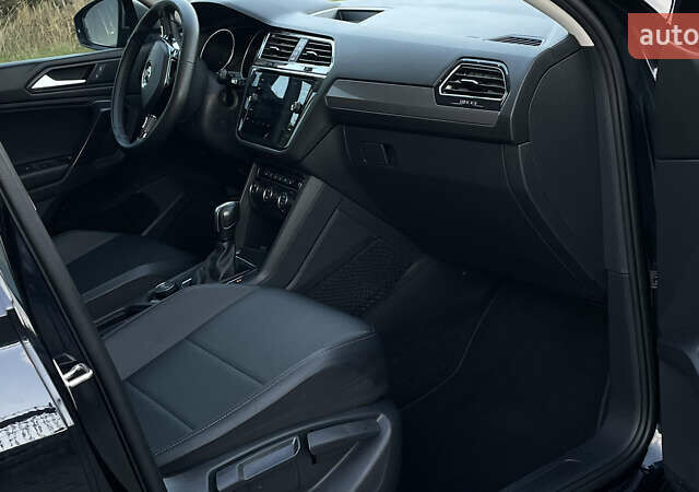 Черный Фольксваген Тигуан, объемом двигателя 2 л и пробегом 170 тыс. км за 18799 $, фото 76 на Automoto.ua