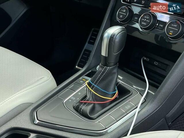 Черный Фольксваген Тигуан, объемом двигателя 2 л и пробегом 53 тыс. км за 24590 $, фото 39 на Automoto.ua