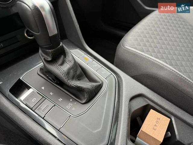 Чорний Фольксваген Тігуан, об'ємом двигуна 2 л та пробігом 228 тис. км за 26900 $, фото 29 на Automoto.ua