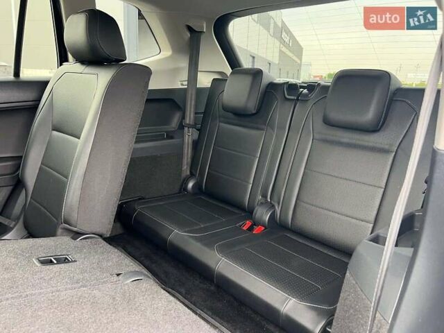 Черный Фольксваген Тигуан, объемом двигателя 2 л и пробегом 168 тыс. км за 17440 $, фото 23 на Automoto.ua