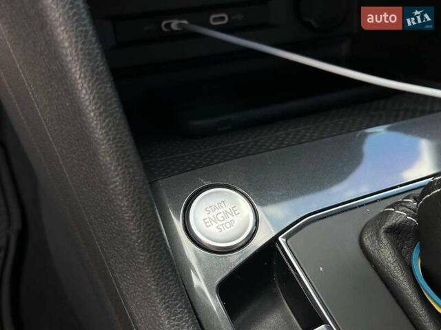 Черный Фольксваген Тигуан, объемом двигателя 2 л и пробегом 53 тыс. км за 24590 $, фото 23 на Automoto.ua