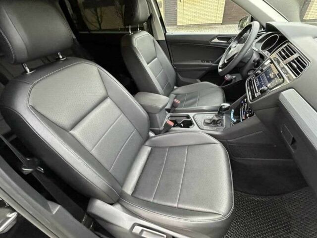 Черный Фольксваген Тигуан, объемом двигателя 2 л и пробегом 184 тыс. км за 18500 $, фото 4 на Automoto.ua