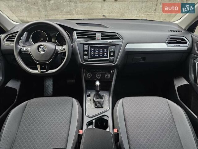 Черный Фольксваген Тигуан, объемом двигателя 2 л и пробегом 106 тыс. км за 18999 $, фото 43 на Automoto.ua