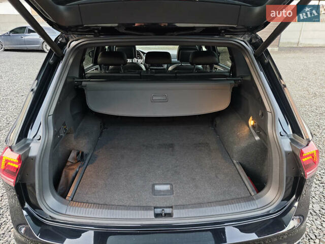 Черный Фольксваген Тигуан, объемом двигателя 2 л и пробегом 177 тыс. км за 32999 $, фото 62 на Automoto.ua