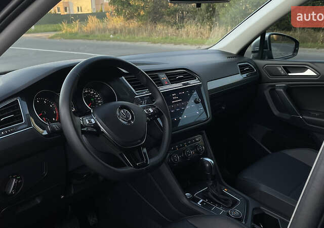 Черный Фольксваген Тигуан, объемом двигателя 2 л и пробегом 170 тыс. км за 18799 $, фото 56 на Automoto.ua